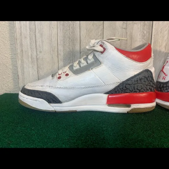 Air Jordan 3 Fire Red 5.5 Youth Basketball Shoe
