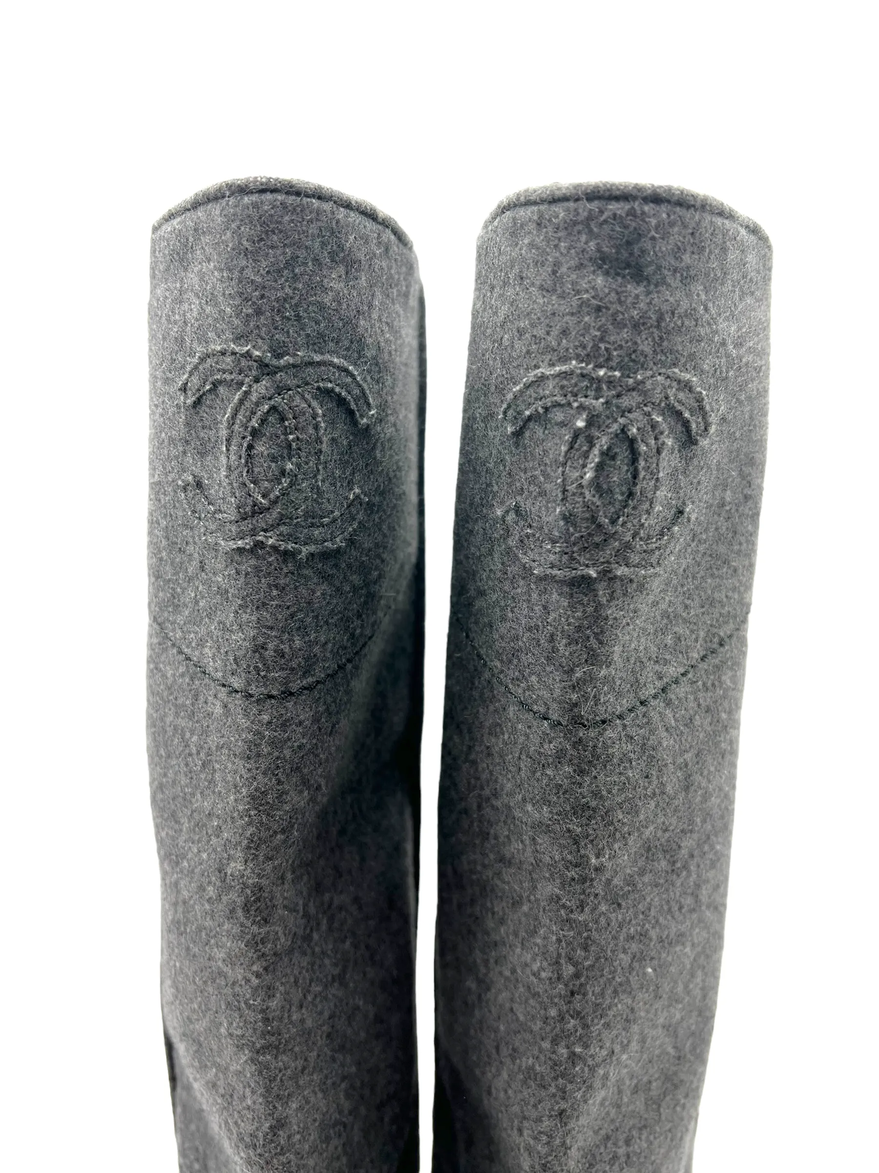 Chanel Gray Knit CC Logo Size 38 Riding Boots