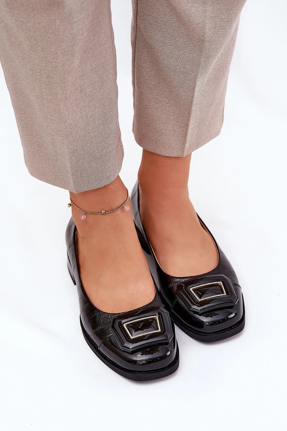 Elegant natural leather ballet flats