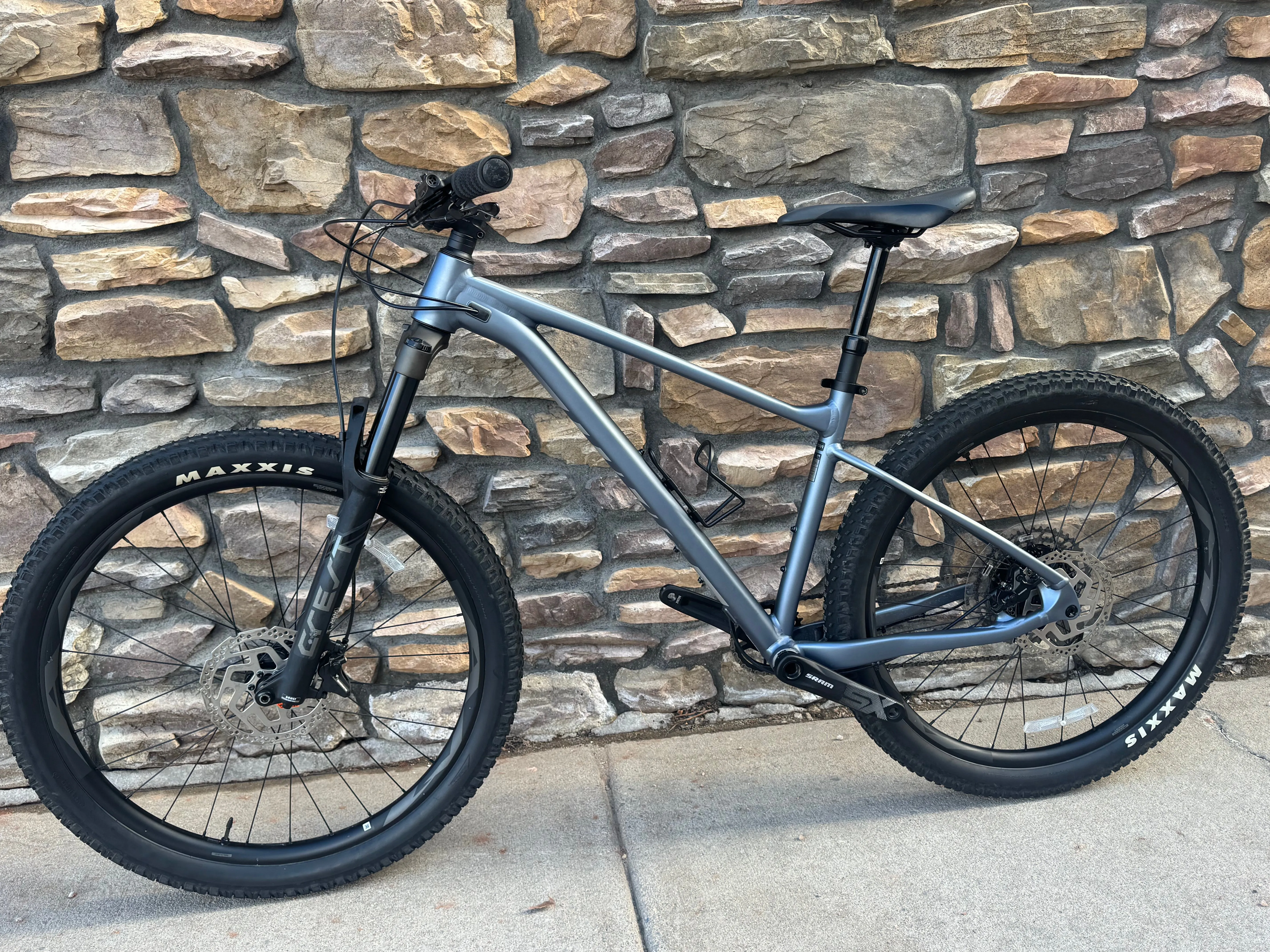 Giant Fathom 1 Medium 27.5 Mountain Bike - Knight Shield - Demo Bike