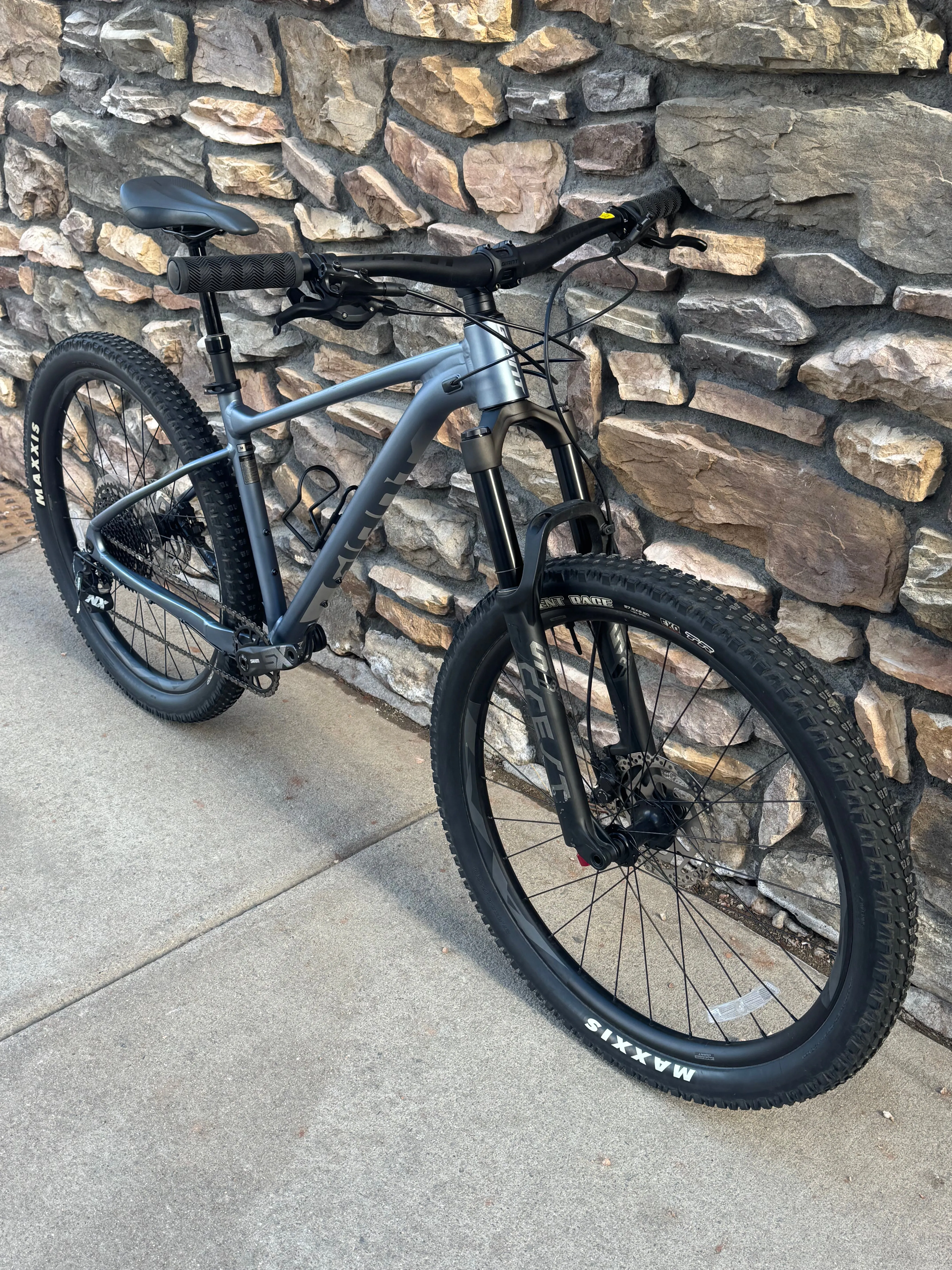 Giant Fathom 1 Medium 27.5 Mountain Bike - Knight Shield - Demo Bike