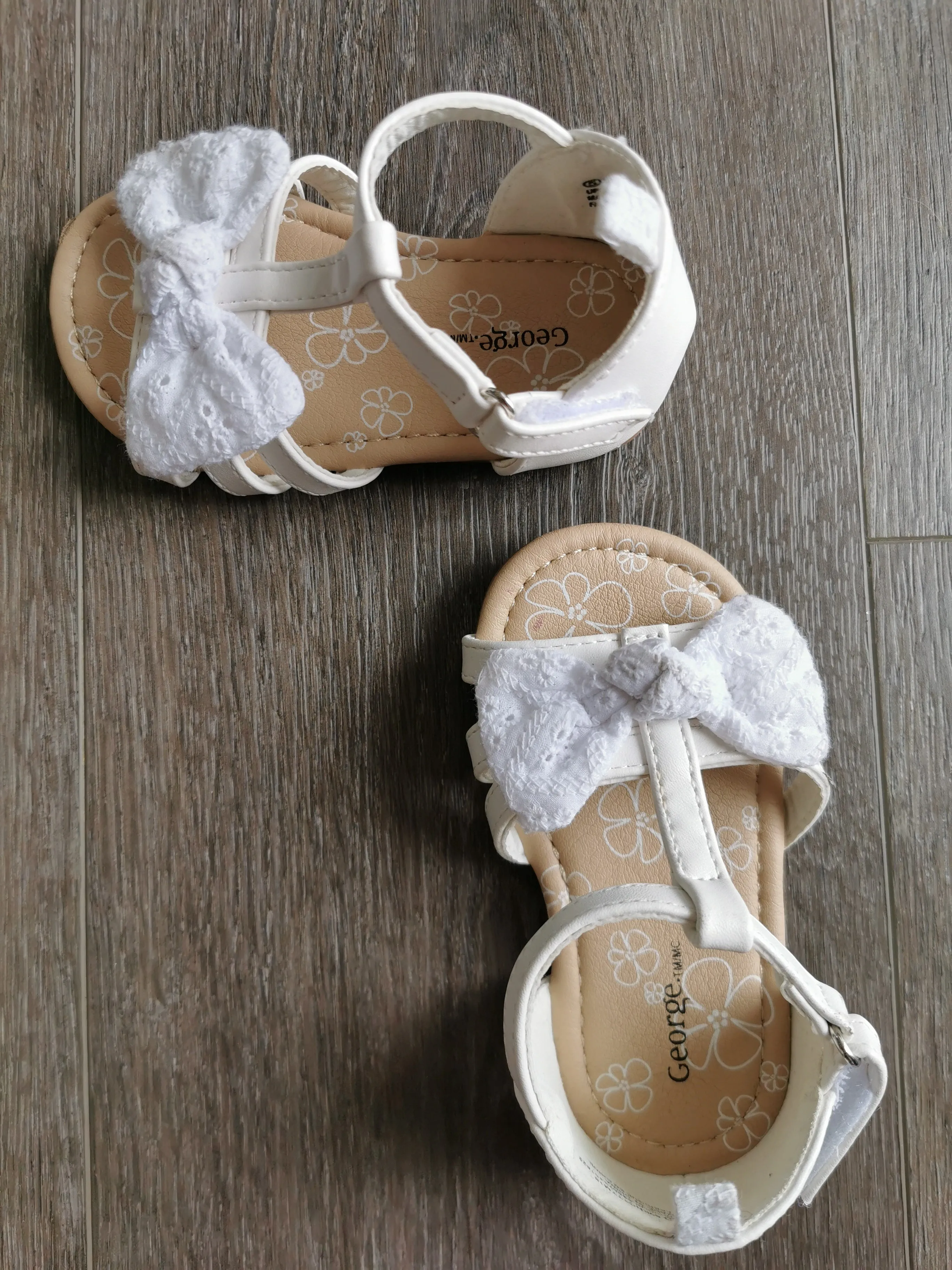 GIRL SIZE 5 TODDLER - GEORGE Bohemian Crochet Eyelet Sandals, White VGUC B12