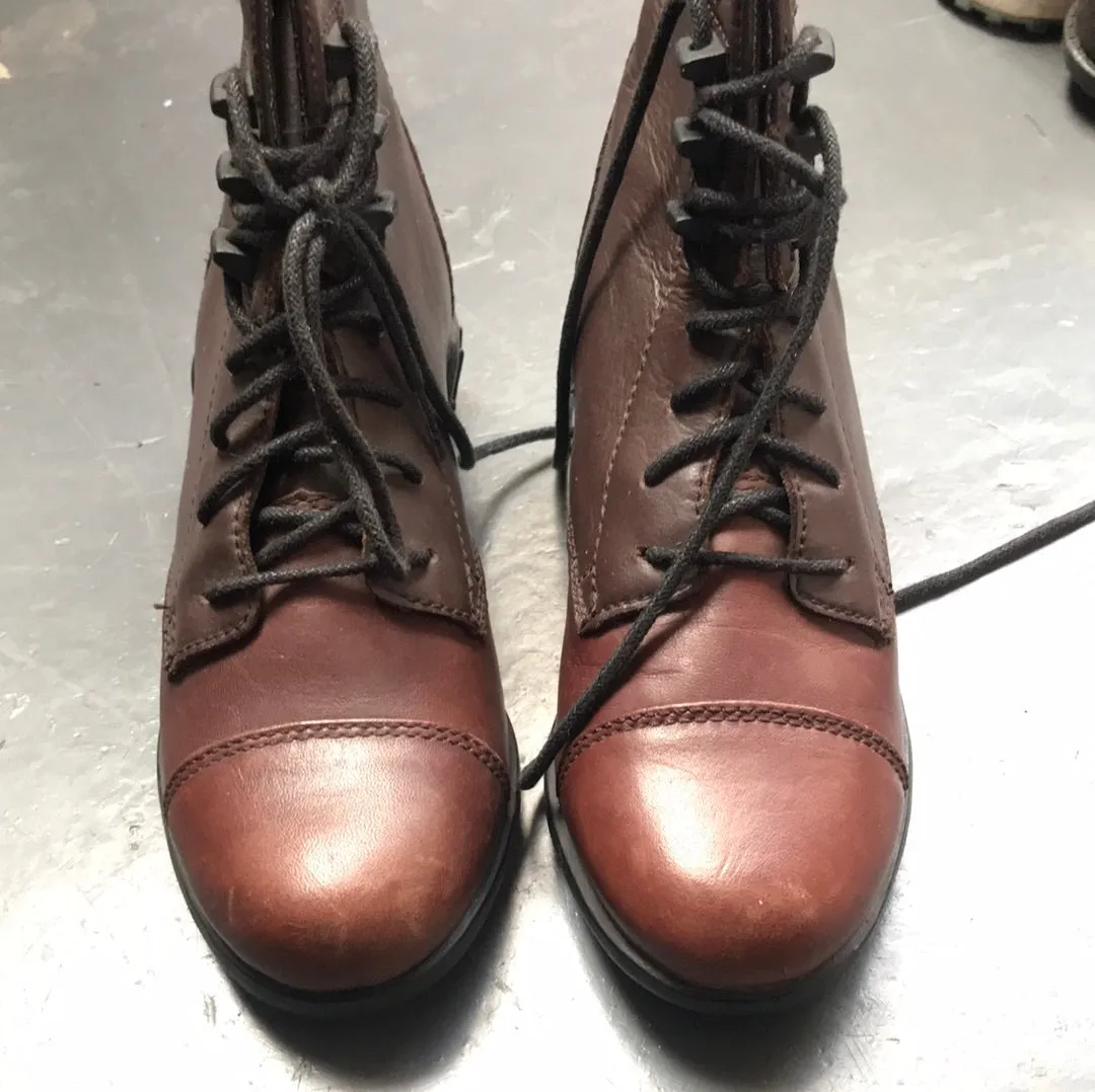 New Ariat childrens brown leather short riding boots size 11