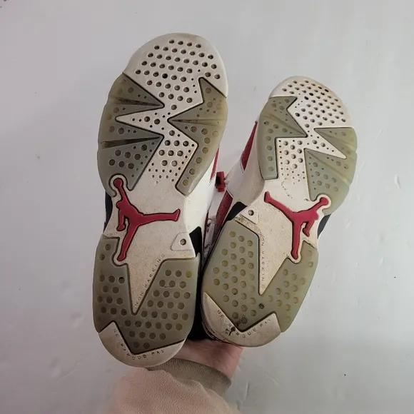 Nike Air Jordan Retro 6 Carmine 2021 Authentic Basketball Red Size 6Y