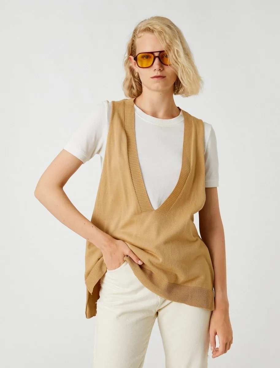 Oversized Sweater Vest in Camel