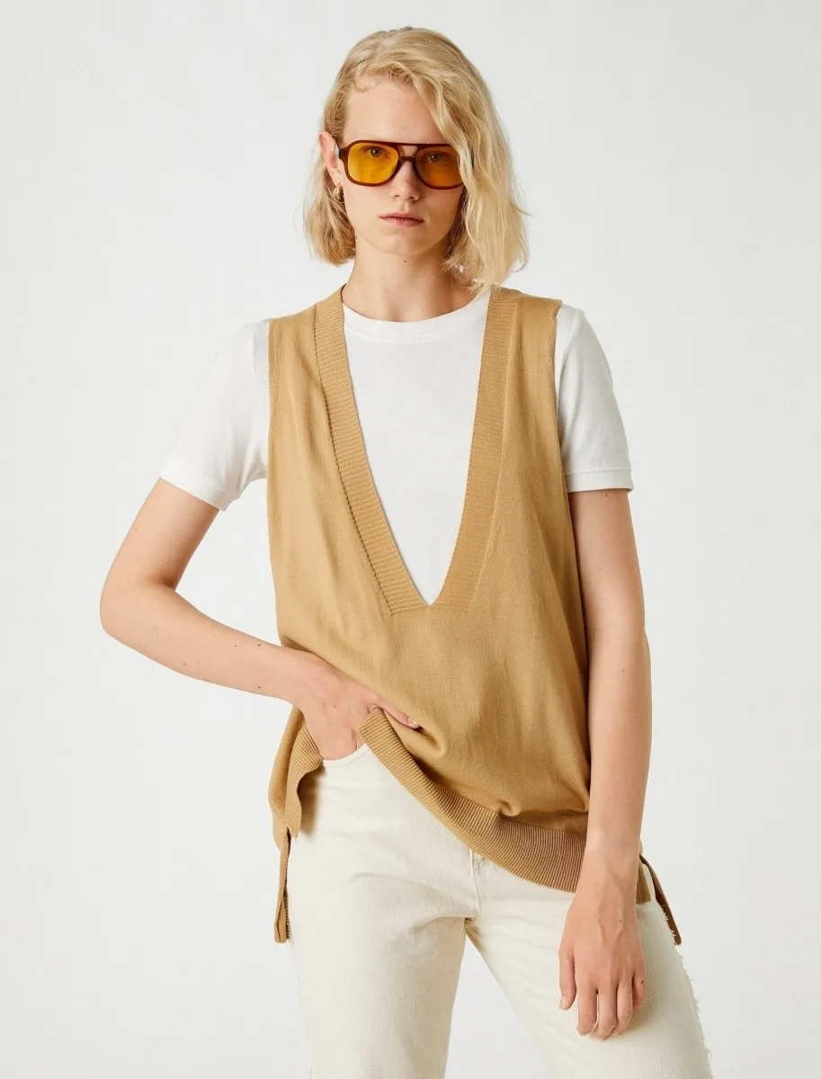Oversized Sweater Vest in Camel