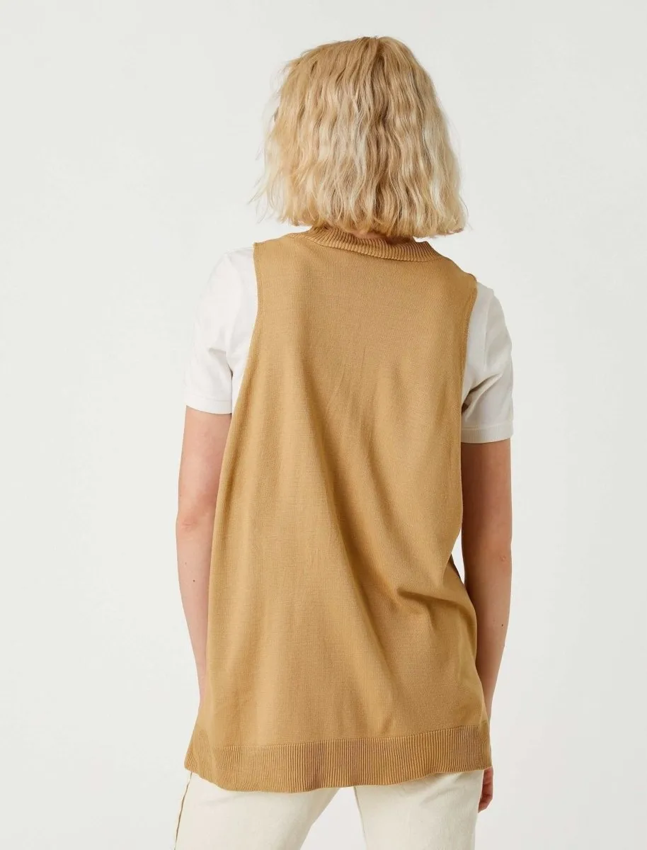 Oversized Sweater Vest in Camel