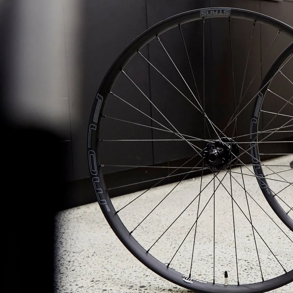 STAN'S NOTUBES - CREST MK4 ON CHRIS KING - 29" WHEELSET