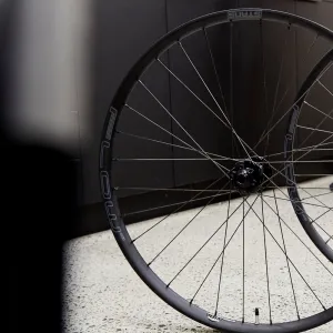 STAN'S NOTUBES - CREST MK4 ON CHRIS KING - 29" WHEELSET
