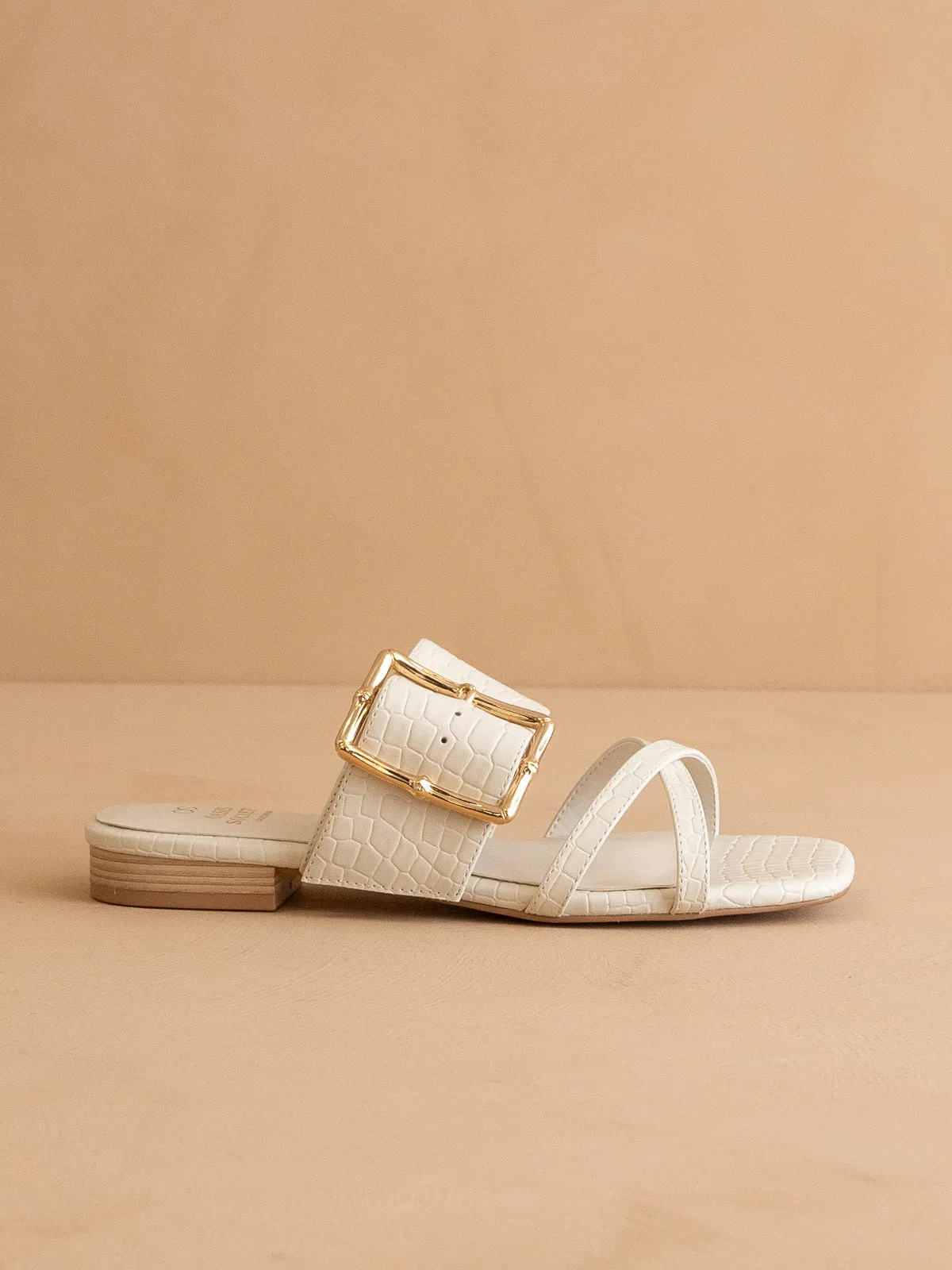 The Penny | White Vacation Sandals With Buckle Detail