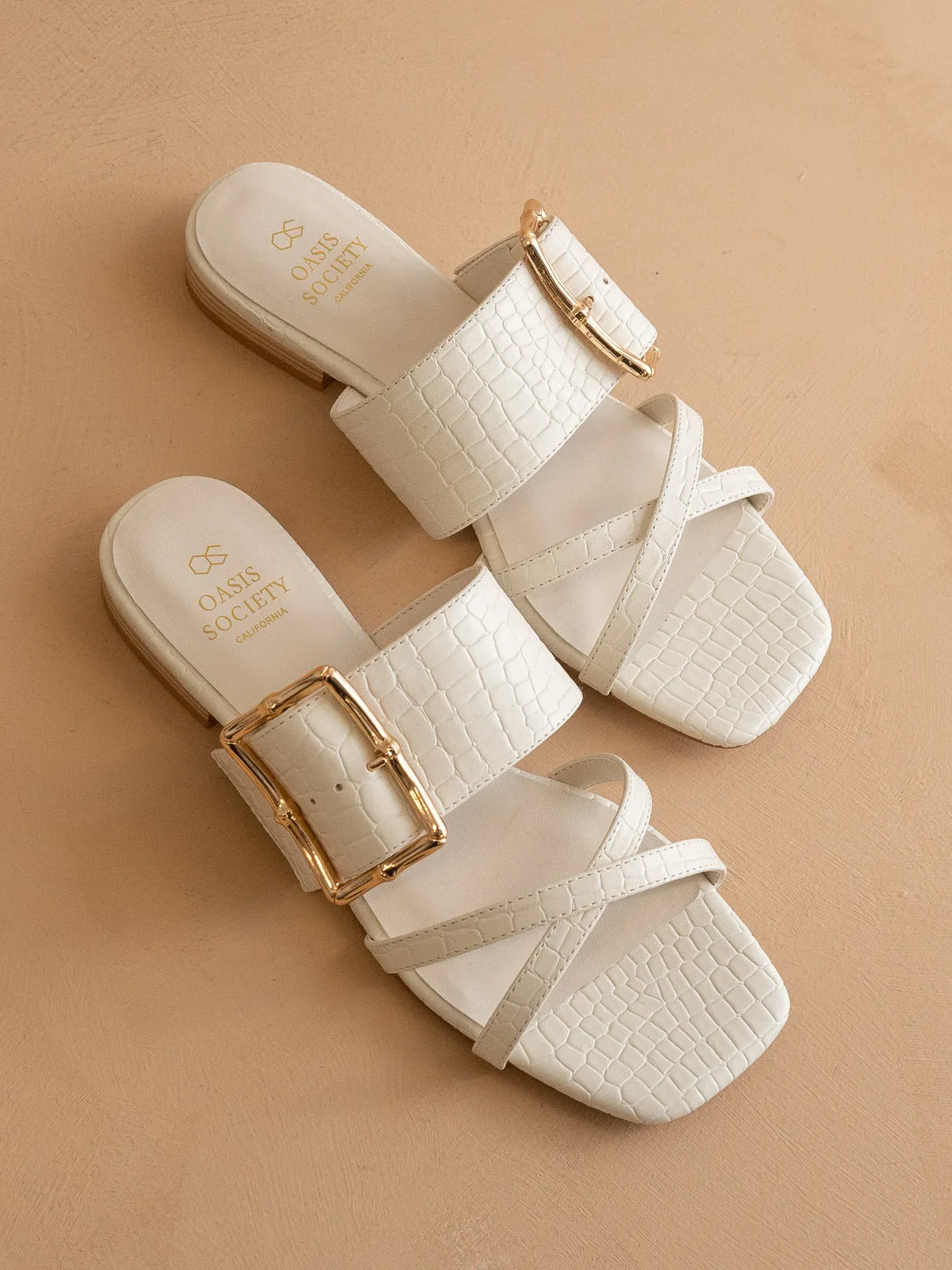 The Penny | White Vacation Sandals With Buckle Detail