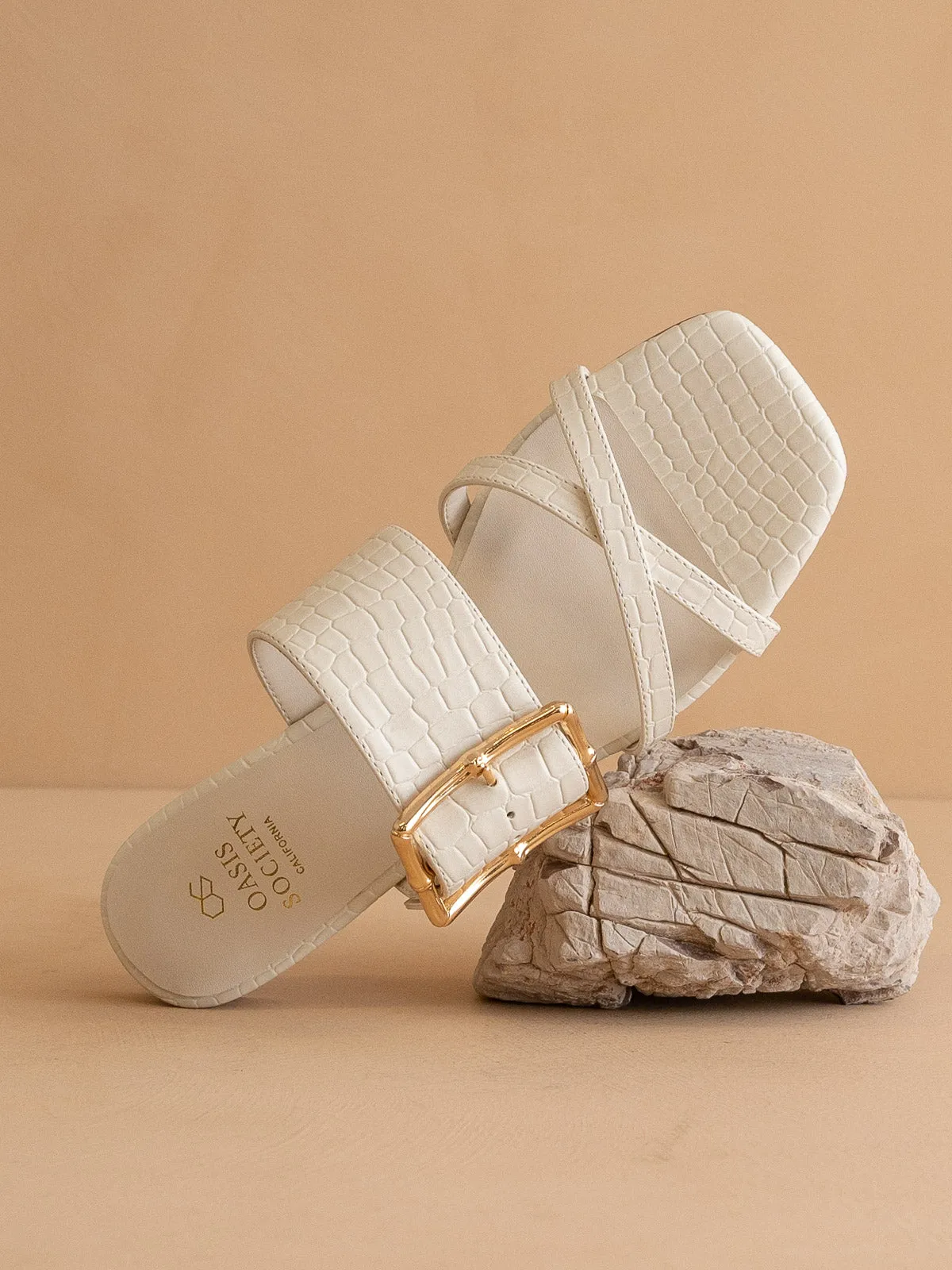 The Penny | White Vacation Sandals With Buckle Detail