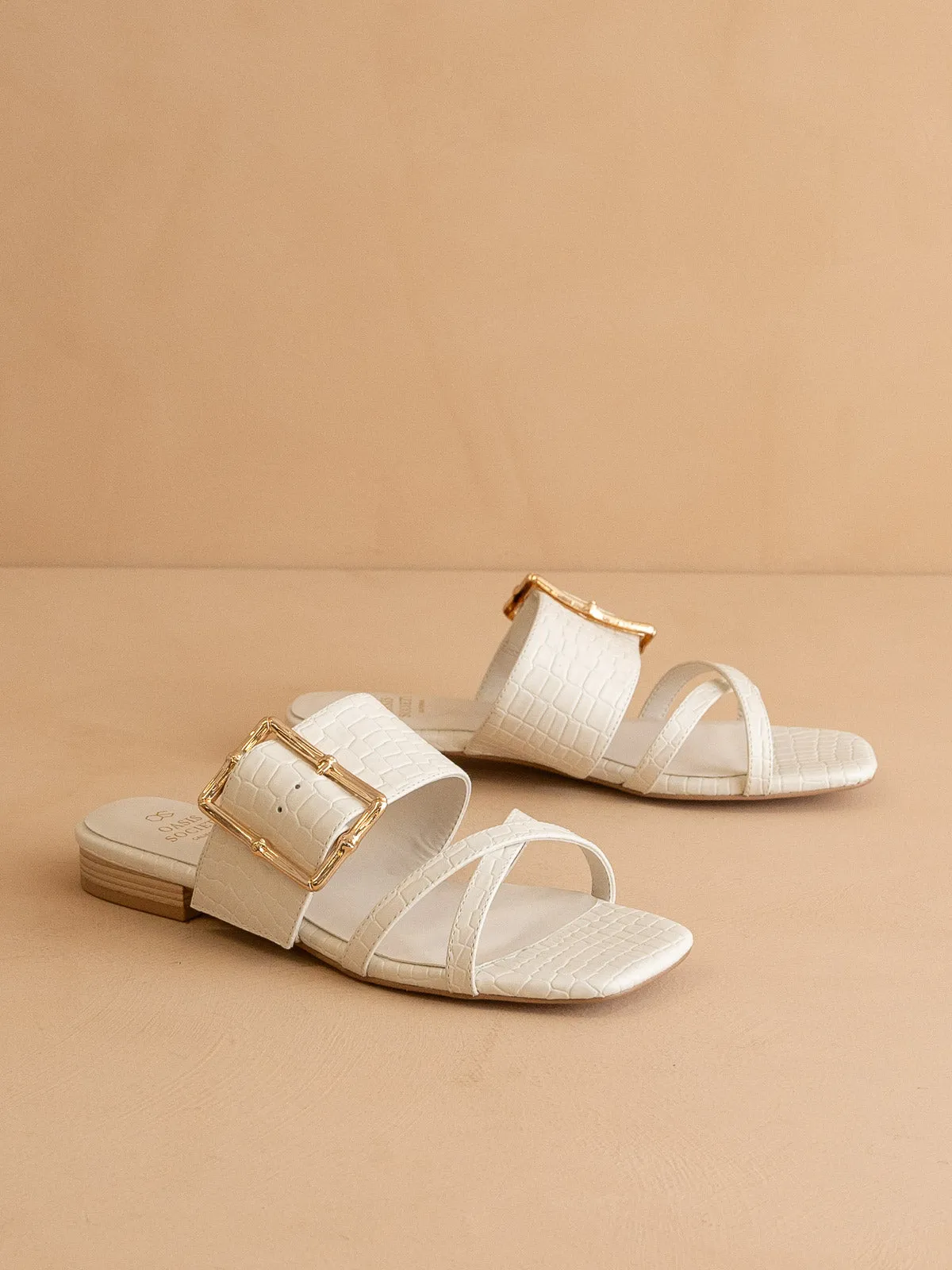The Penny | White Vacation Sandals With Buckle Detail