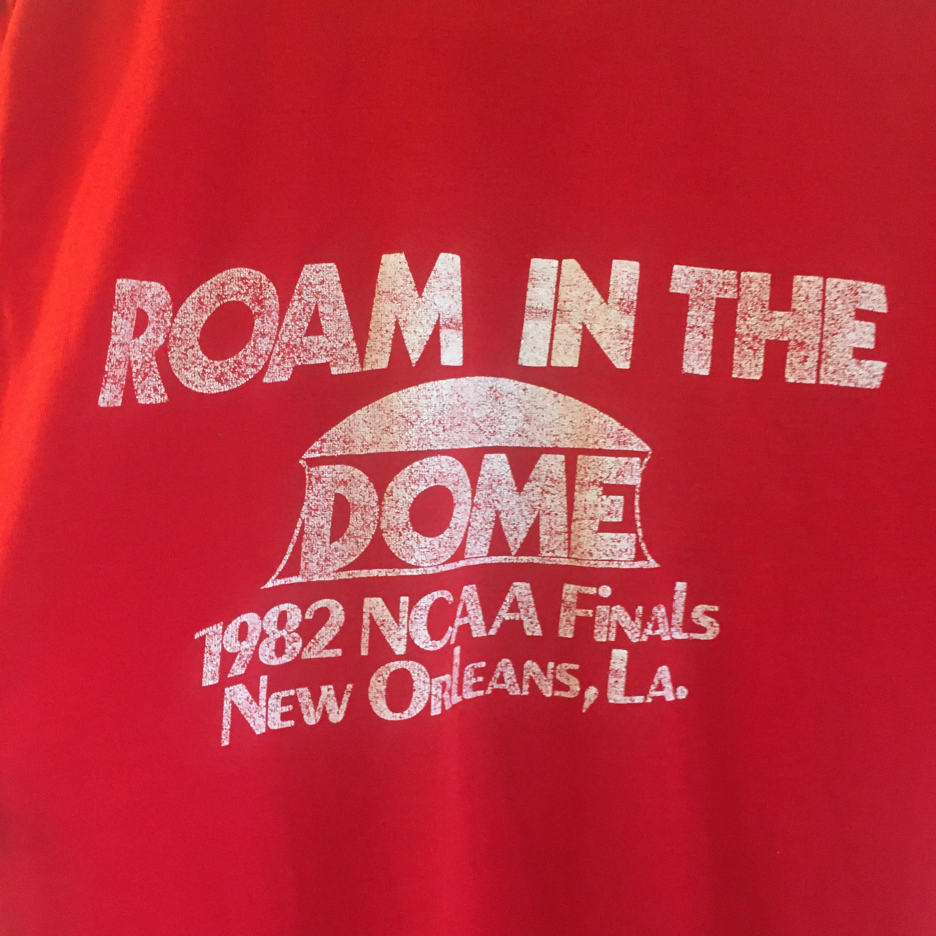VTG 1982 Univ of Louisville Cardinals Roam in the Dome NCAA basketball tee // size small