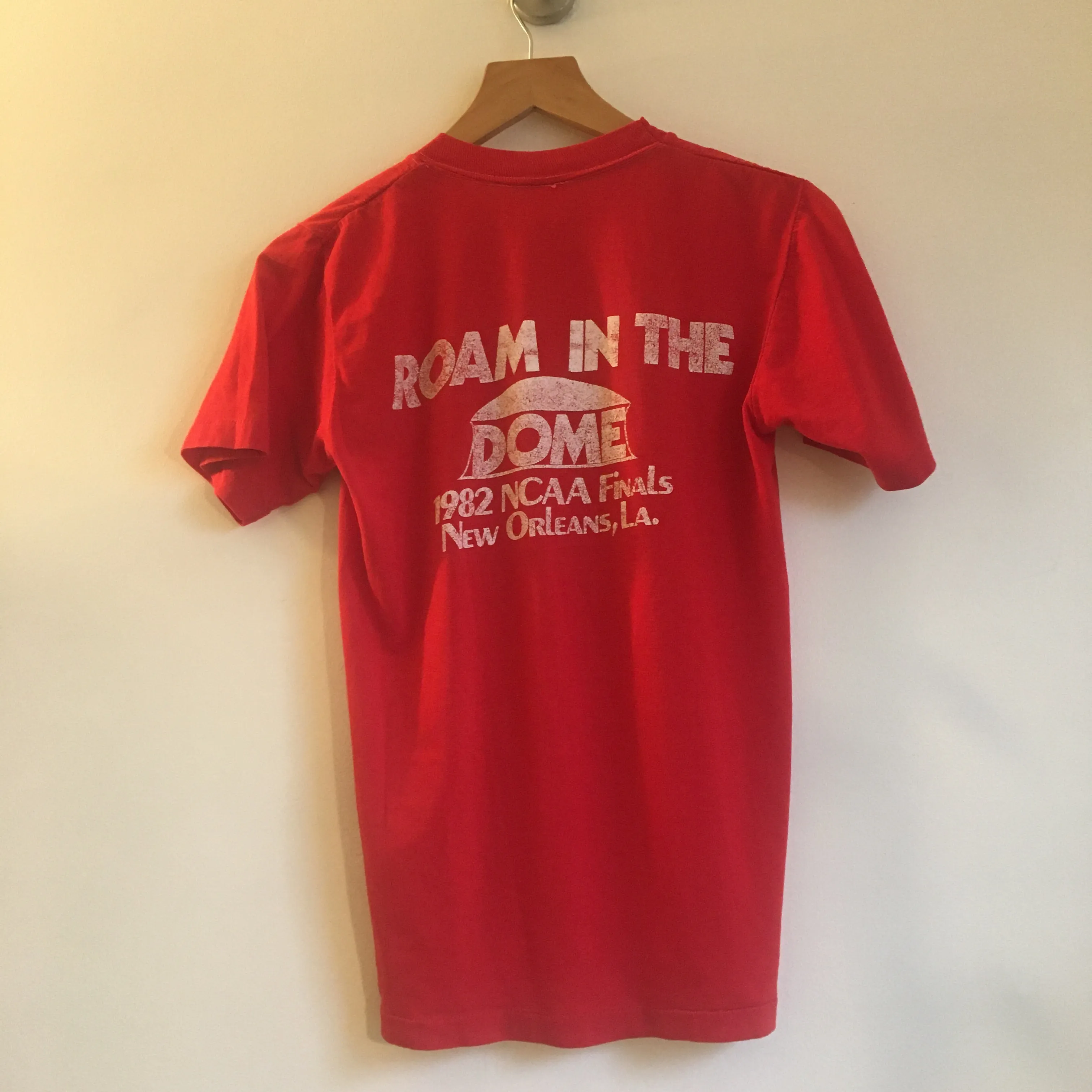 VTG 1982 Univ of Louisville Cardinals Roam in the Dome NCAA basketball tee // size small